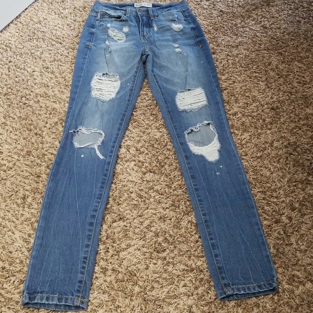 Distressed skinny jeans